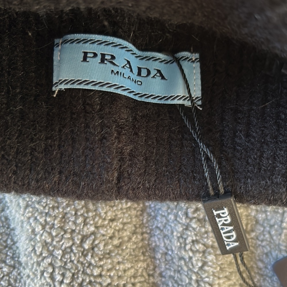New Luxury black Beanie - Picture 3 of 3